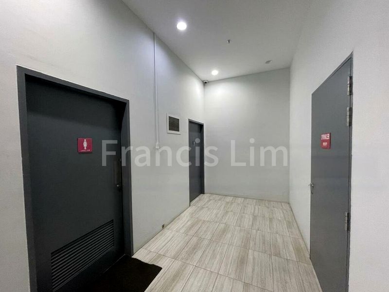 Light Industrial (B1) for Rent: Multiple Warehouses & Factories - Image 4