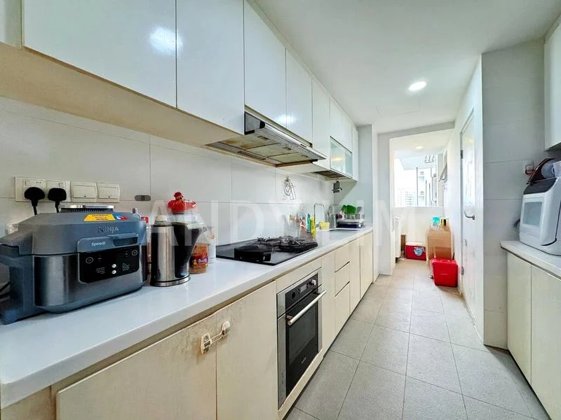 5 Bed Executive Condo for Sale in  Heron Bay - Image 2