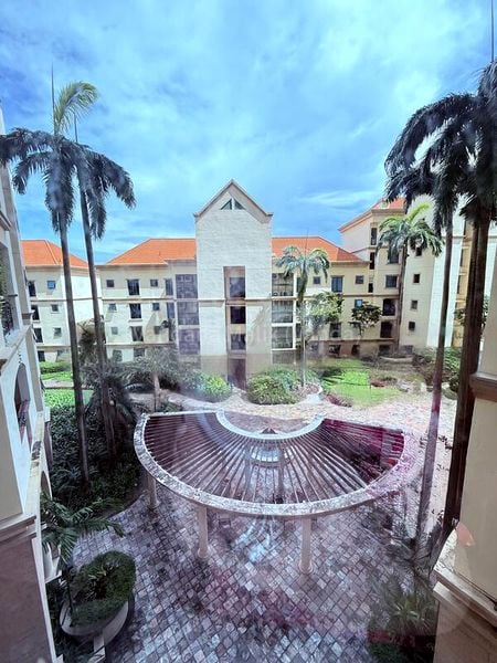 5 Bed Condo for Sale in  Pebble Bay - Image 1