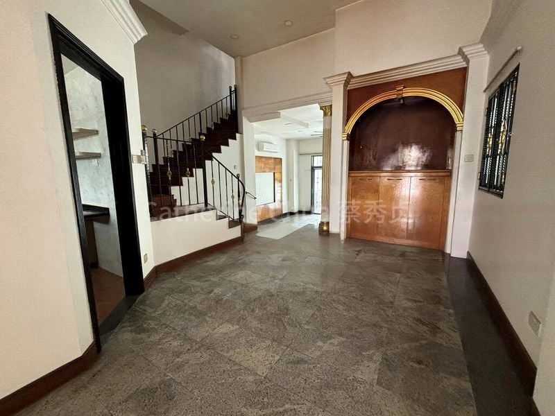 4+1 Bed Corner Terrace (Landed) for Sale in  Westville - Image 11