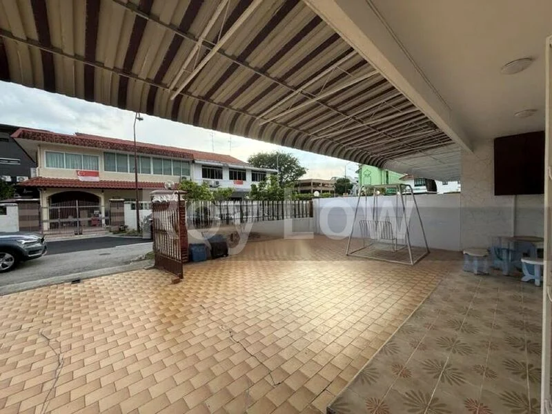 5 Bed Semi-Detached House (Landed) for Sale in  Charlton Park - Image 2