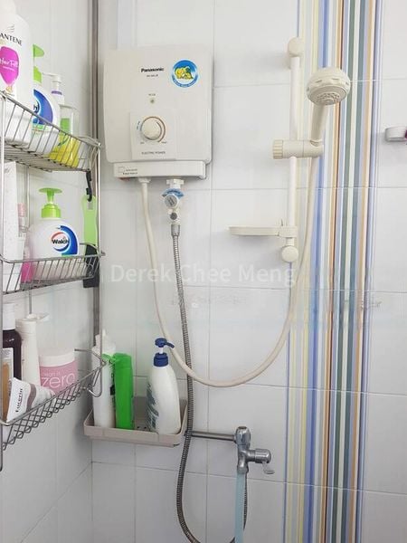 5 Bed Terraced House (Landed) for Sale in  Seletar Hills Estate - Image 1