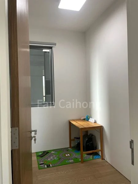 3 Bed Condo for Rent in  Echelon - Image 4