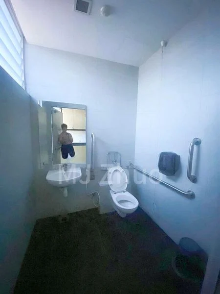 Office for Rent: JK Centre - Image 1