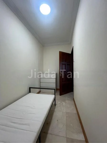 6+1 Bed Semi-Detached House (Landed) for Rent in  Charlton Park - Image 6