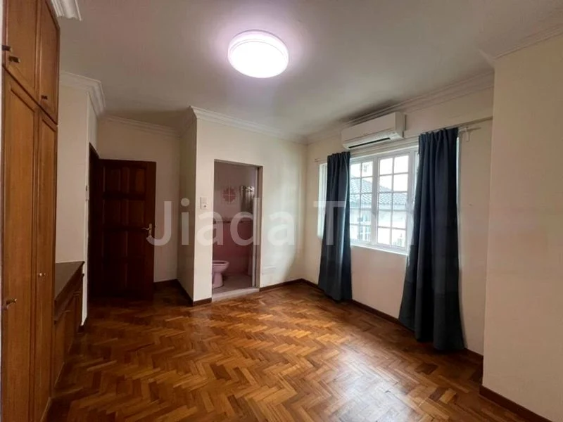 6+1 Bed Semi-Detached House (Landed) for Rent in  Charlton Park - Image 9