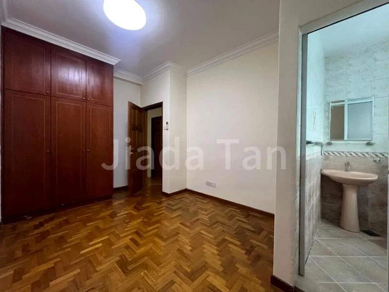 6+1 Bed Semi-Detached House (Landed) for Rent in  Charlton Park - Image 10