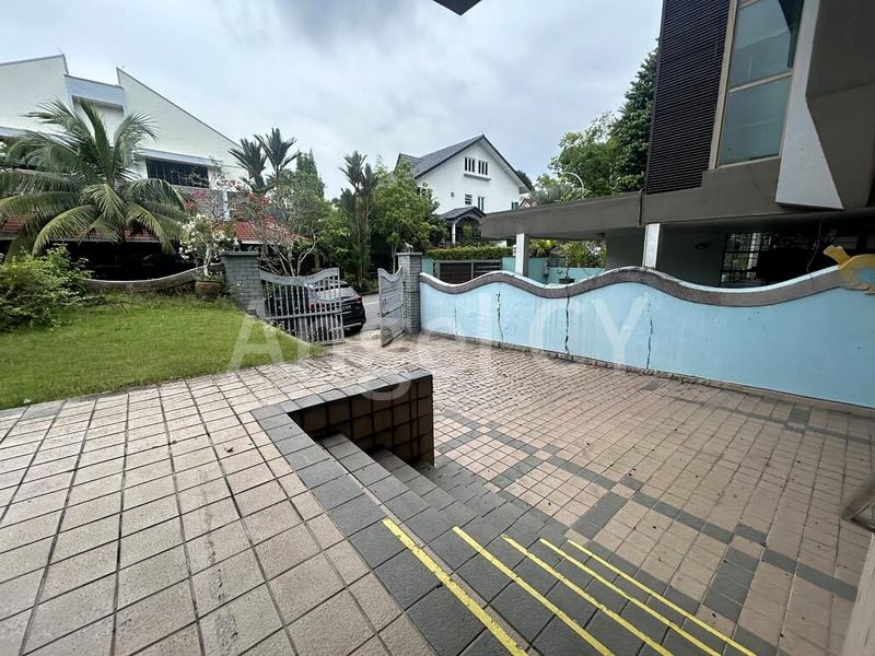 6 Bed Semi-Detached House (Landed) for Sale in  Greenbank Park - Image 2