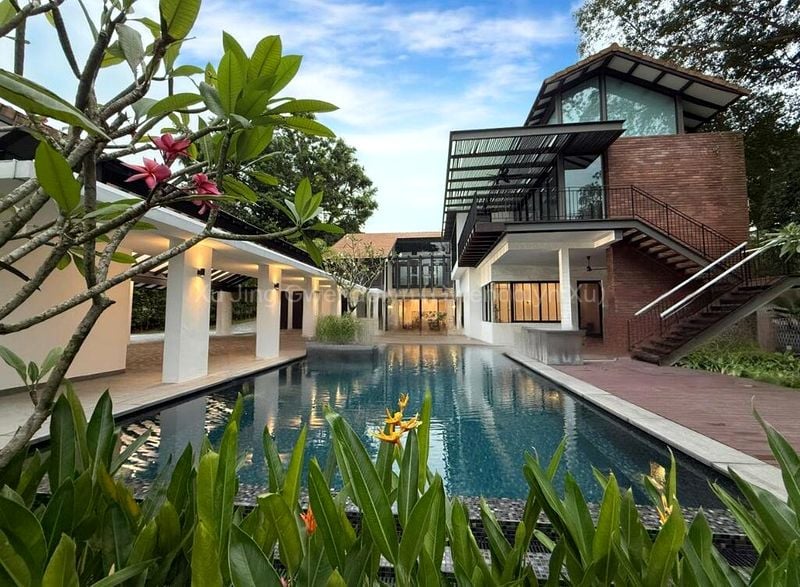 5 Bed Bungalow (Landed) for Rent in  Victoria Park Close - Image 1