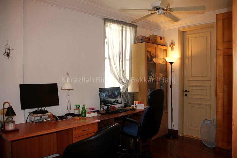 4 Bed Semi-Detached House (Landed) for Sale in  Holland Grove - Image 3