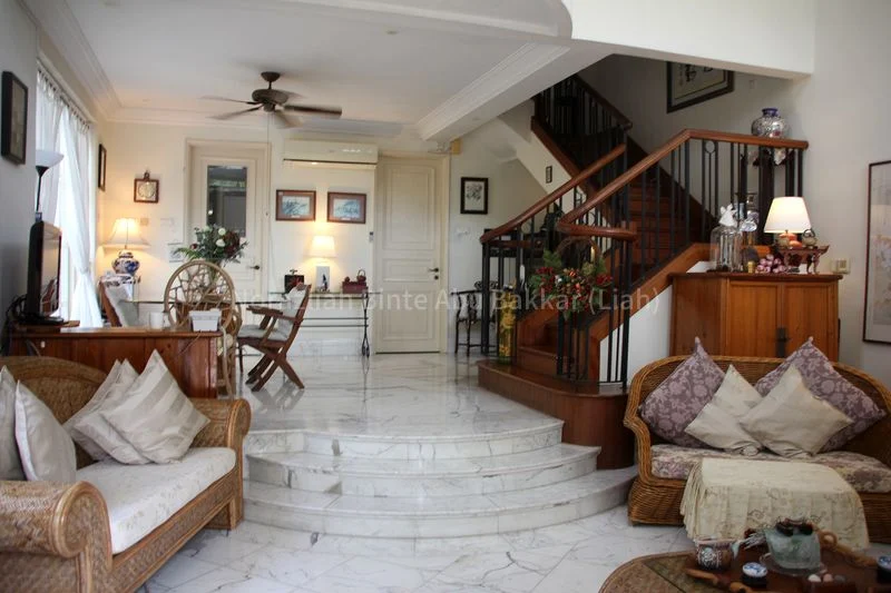 4 Bed Semi-Detached House (Landed) for Sale in  Holland Grove - Image 7