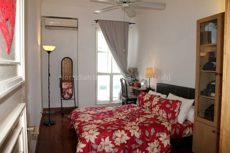 4 Bed Semi-Detached House (Landed) for Sale in  Holland Grove - Image 6