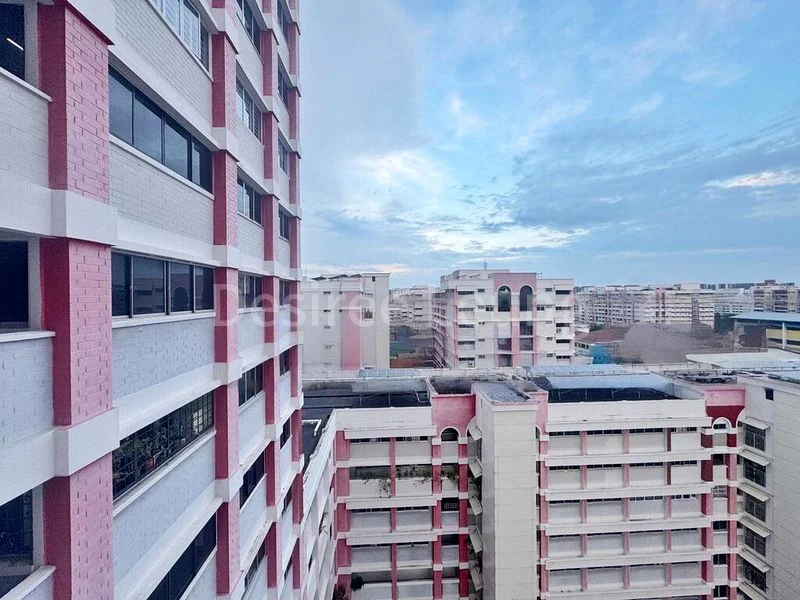 5 Room (5I) HDB for Sale in 440 Hougang Avenue 8 - Image 1