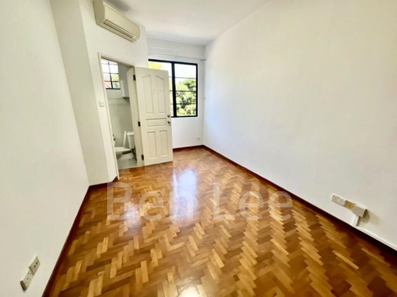 4 Bed Terraced House (Landed) for Rent in Hoover Park - Image 2