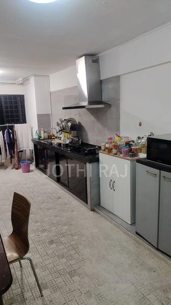 Master Room (HDB) for Rent in  410 Commonwealth Avenue West - Image 8