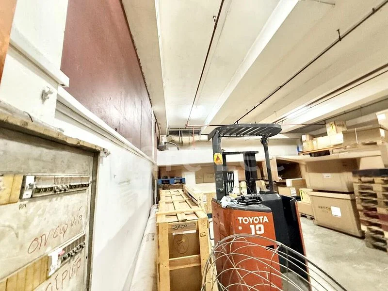 Light Industrial (B1) for Sale: Noble Warehouse - Image 1