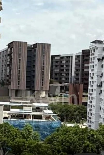 Executive HDB for Sale in  582 Pasir Ris Street 53 - Image 3