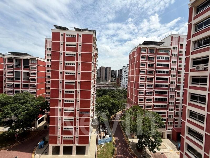 Executive HDB for Sale in  582 Pasir Ris Street 53 - Image 1