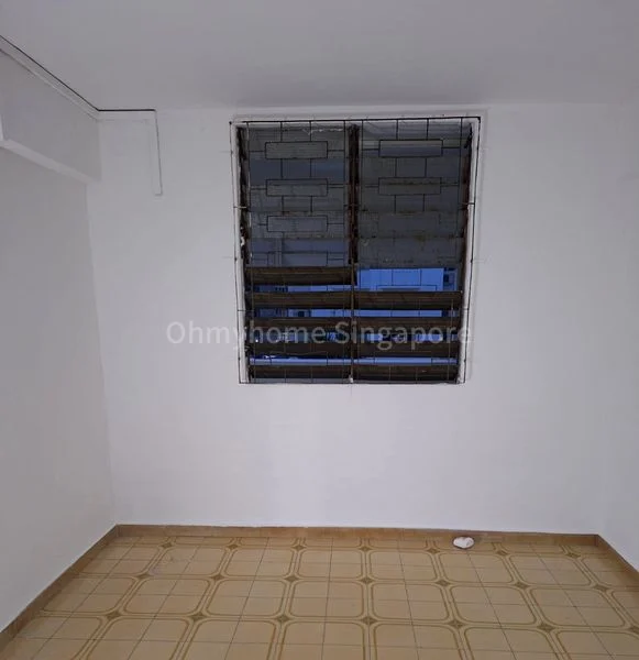 3 Room (3I) HDB for Sale in  166 Stirling Road - Image 2