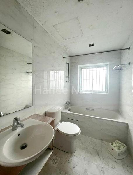 3 Bed Executive Condo for Sale in  Whitewater - Image 6