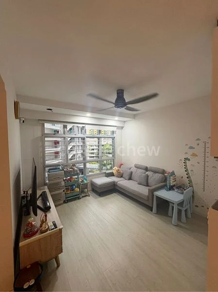 4 Room (4A) HDB for Sale in  691A Woodlands Drive 73 - Image 2