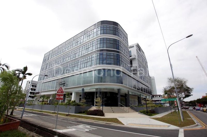 Office for Sale: Centropod - 1,200 Sq Ft Shop on Main Street - Image 1