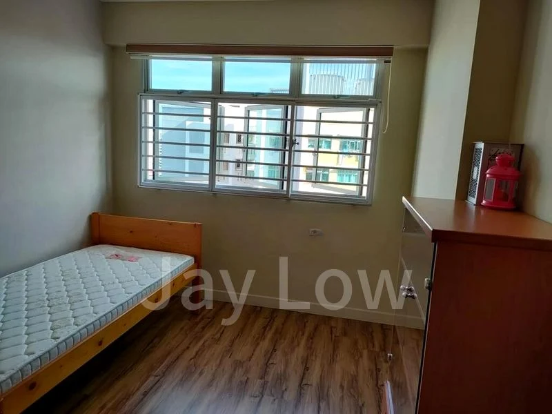 Common Room (HDB) for Rent in  890B Tampines Avenue 1 - Image 2