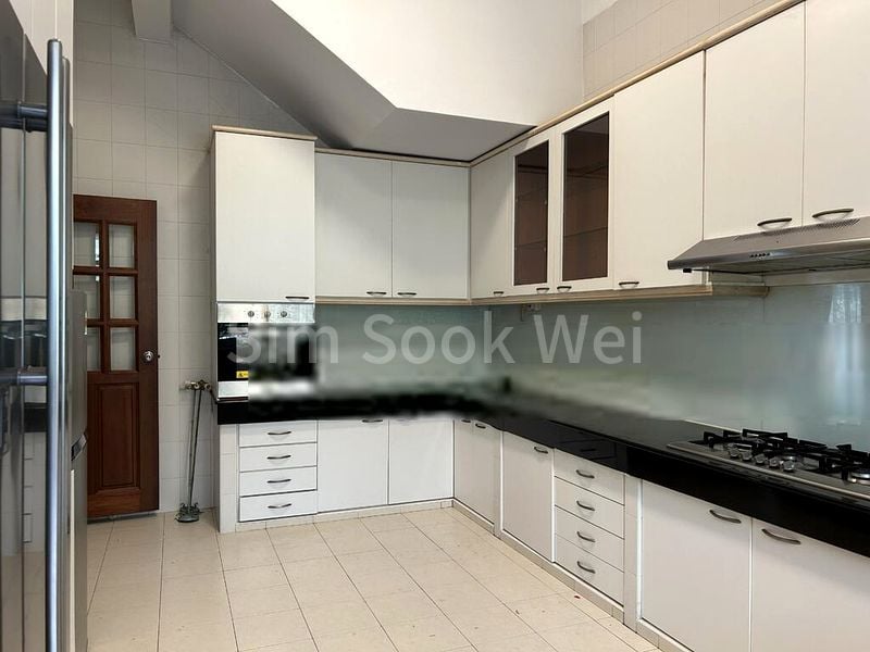 5 Bed Semi-Detached House (Landed) for Rent in  Kim Lin Park - Image 2