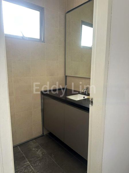 Light Industrial (B1) for Rent: One Pemimpin - Image 6