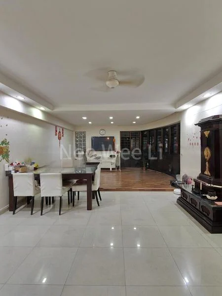 Executive HDB for Sale in  652 Senja Link - Image 2