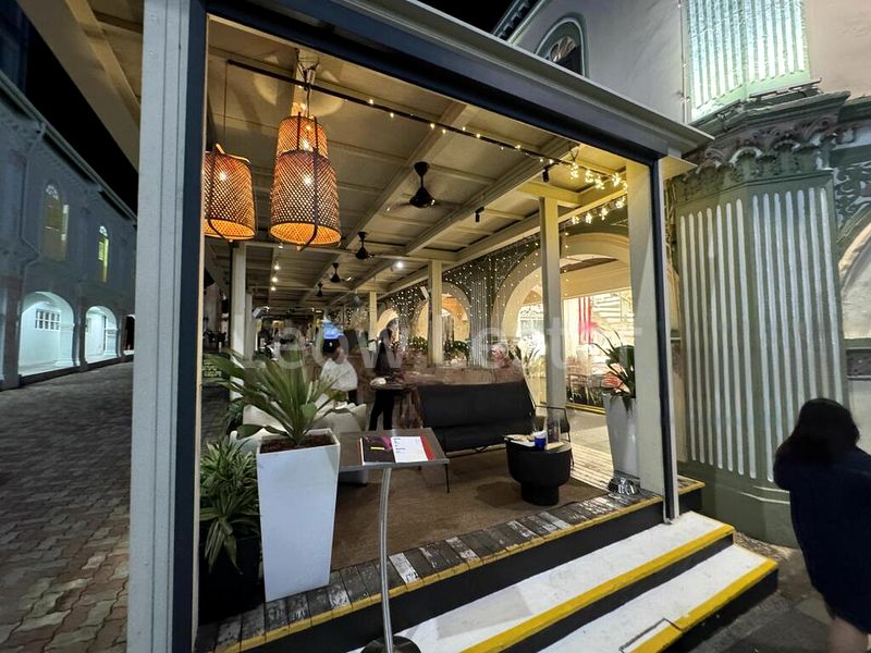 Shop / Shophouse for Rent: Fast food Restaurant cafe @ Orchard with outdoor terrace, high traffic Orchard Rd junction. - Image 1