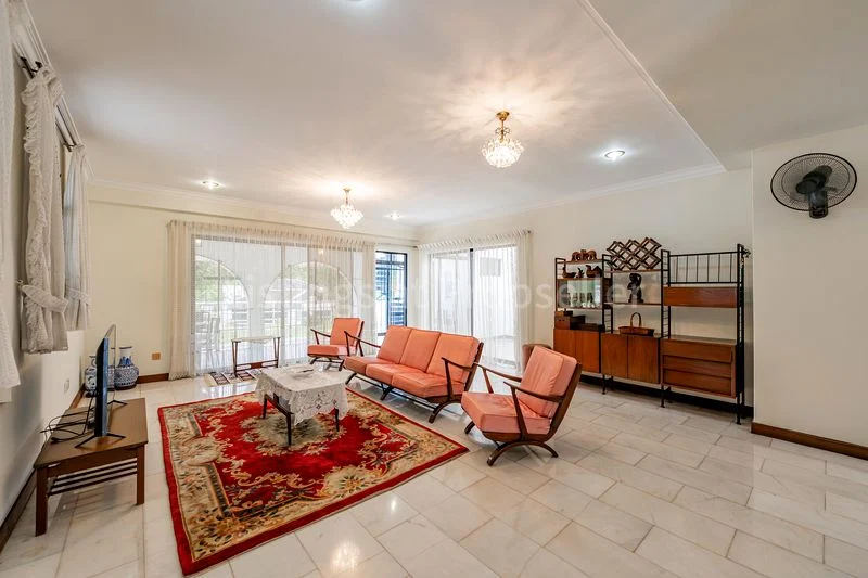 5 Bed Bungalow (Landed) for Rent in Hong Kong Park - Image 1