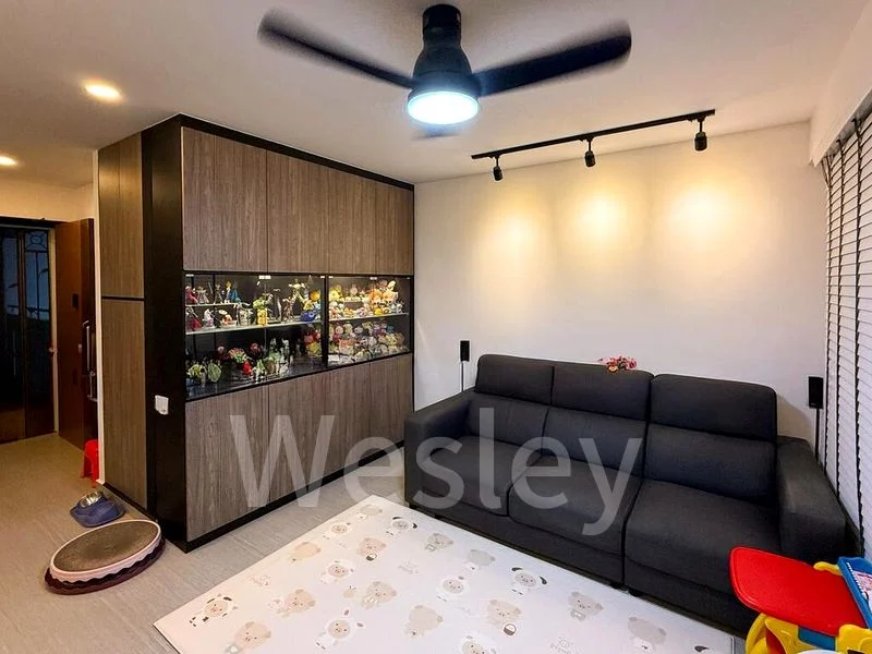 Premium HDB for Sale in 669B Edgefield Plains - Image 2