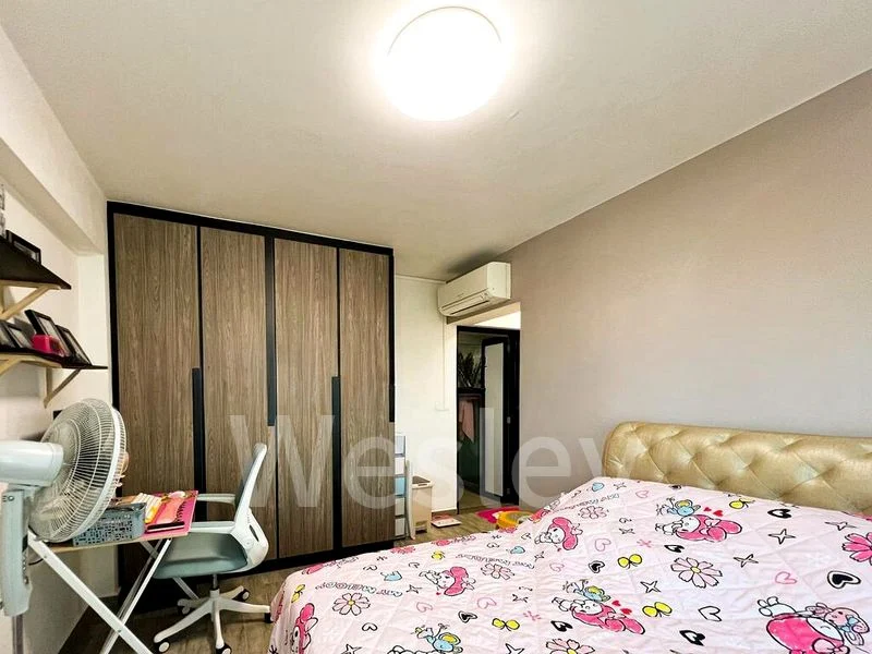 Premium HDB for Sale in 669B Edgefield Plains - Image 8