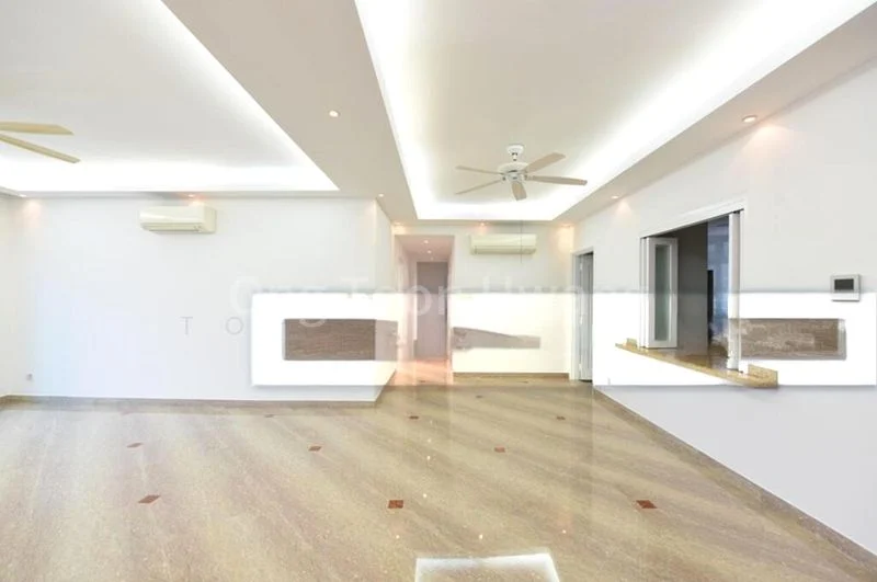 5 Bed Condo for Rent in  Spring Grove - Image 4