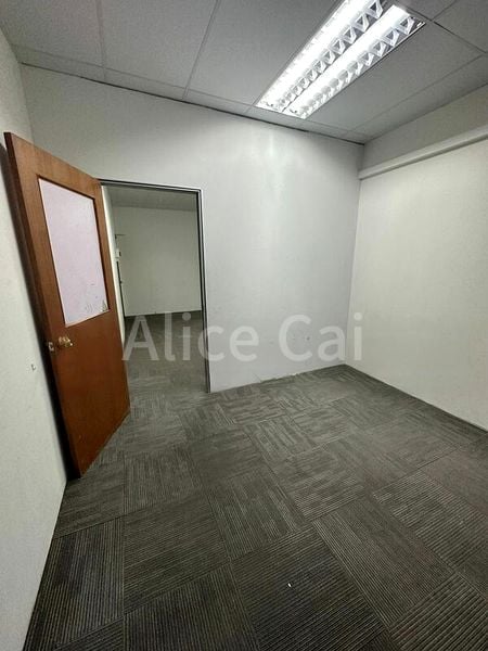 Light Industrial (B1) for Rent: Tong Lee Building - Image 2