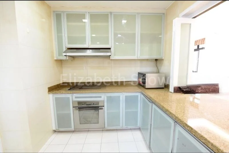 5 Bed Condo for Rent in  Spring Grove - Image 12