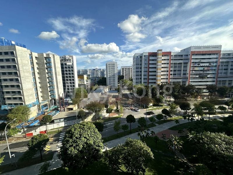 5 Room (5I) HDB for Sale in  425 Tampines Street 41 - Image 3