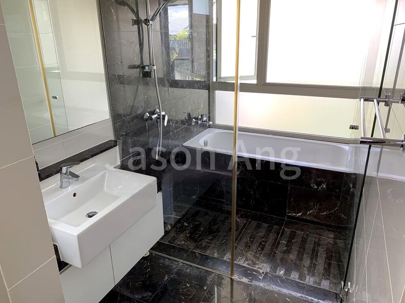 5 Bed Condo for Sale in  Frankel Estate - Image 8