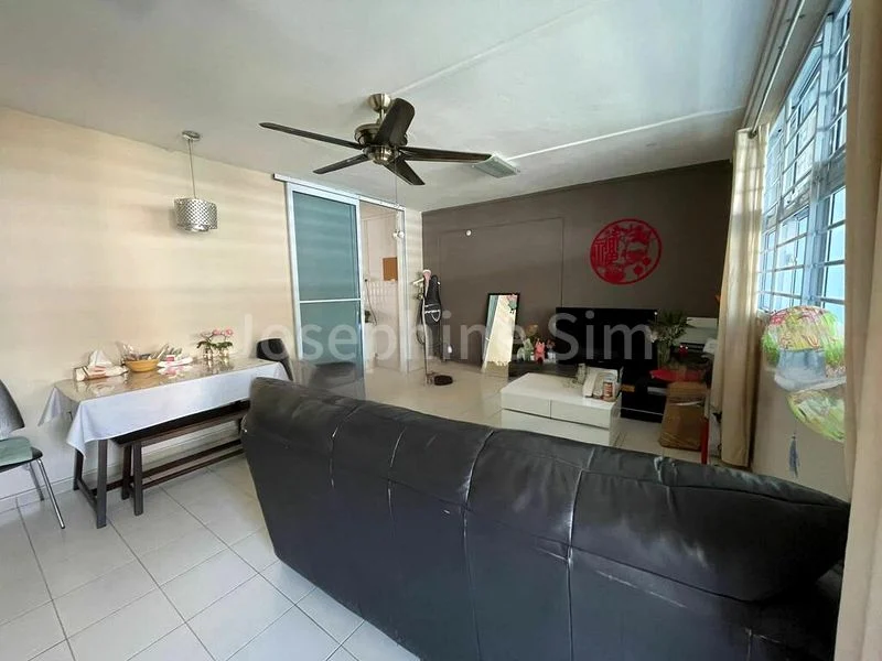 4 Room (4A) HDB for Rent in  531 Hougang Avenue 6 - Image 1