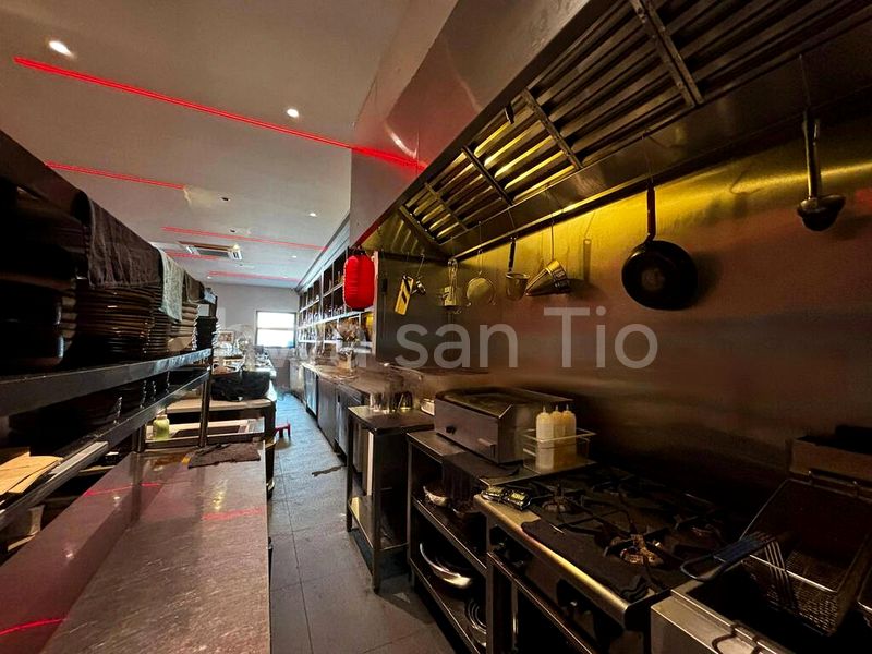 Food & Beverage for Rent: ❤️ F&B  renovated  exhaust  grease trap  gas  high ceilings @ Lavender - Image 3