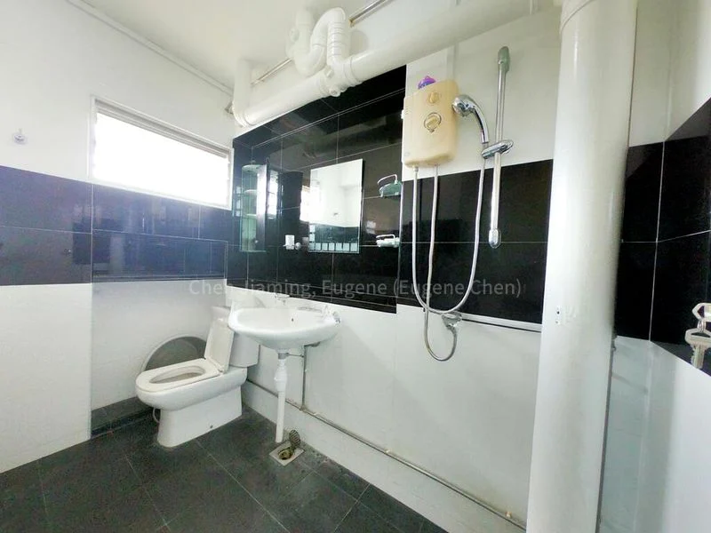 Executive HDB for Rent in  856B Tampines Street 82 - Image 1