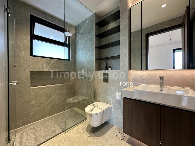 8 Bed Bungalow (Landed) for Sale in  Lucky Hill - Image 14