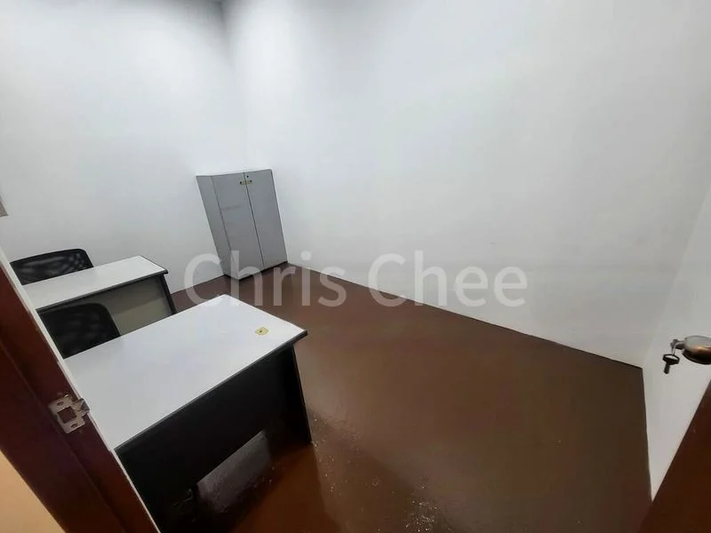 Light Industrial (B1) for Rent: Invest Ho Building - Image 7