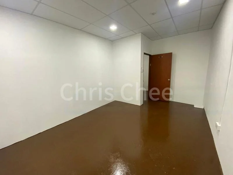 Light Industrial (B1) for Rent: Invest Ho Building - Image 4