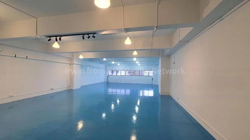 Light Industrial (B1) for Rent: Halcyon 1, 1,200 Sq Ft Workshop on Halcyon Way - Image 2