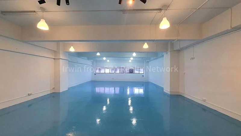 Light Industrial (B1) for Rent: Halcyon 1, 1,200 Sq Ft Workshop on Halcyon Way - Image 1
