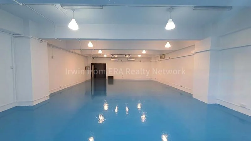Light Industrial (B1) for Rent: Halcyon 1, 1,200 Sq Ft Workshop on Halcyon Way - Image 3