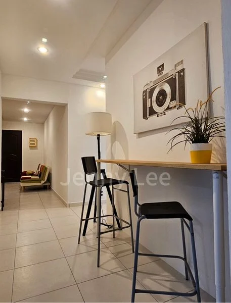 Common Room (Condo) for Rent in  Lakeview - Image 4