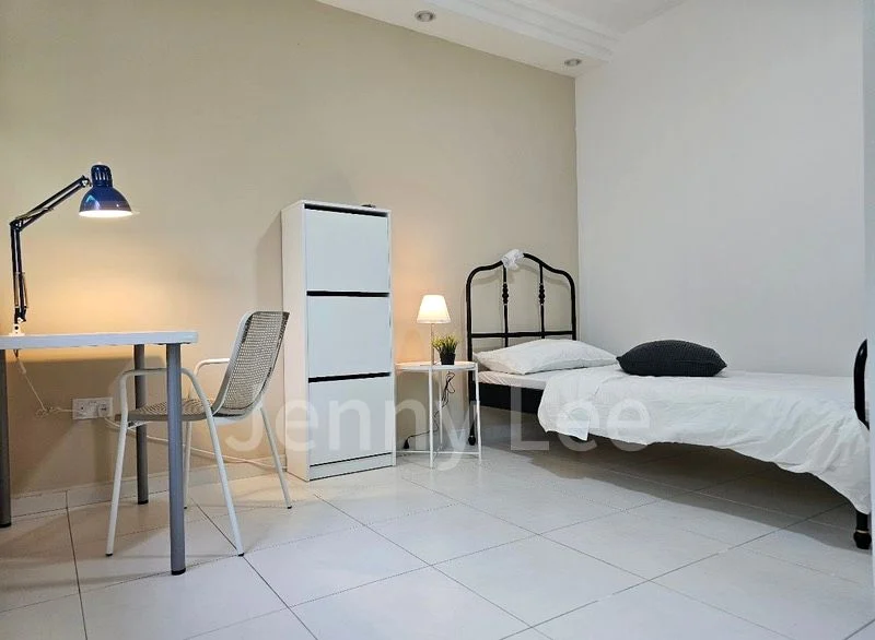 Common Room (Condo) for Rent in  Lakeview - Image 6